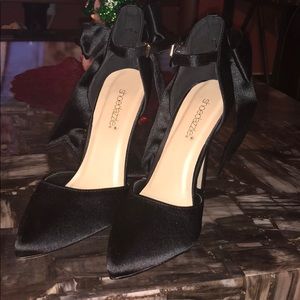 Black shoe dazzle heels